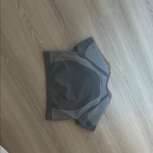 Gray and Black Short Sleeve crop Top - Picture 1 of 2